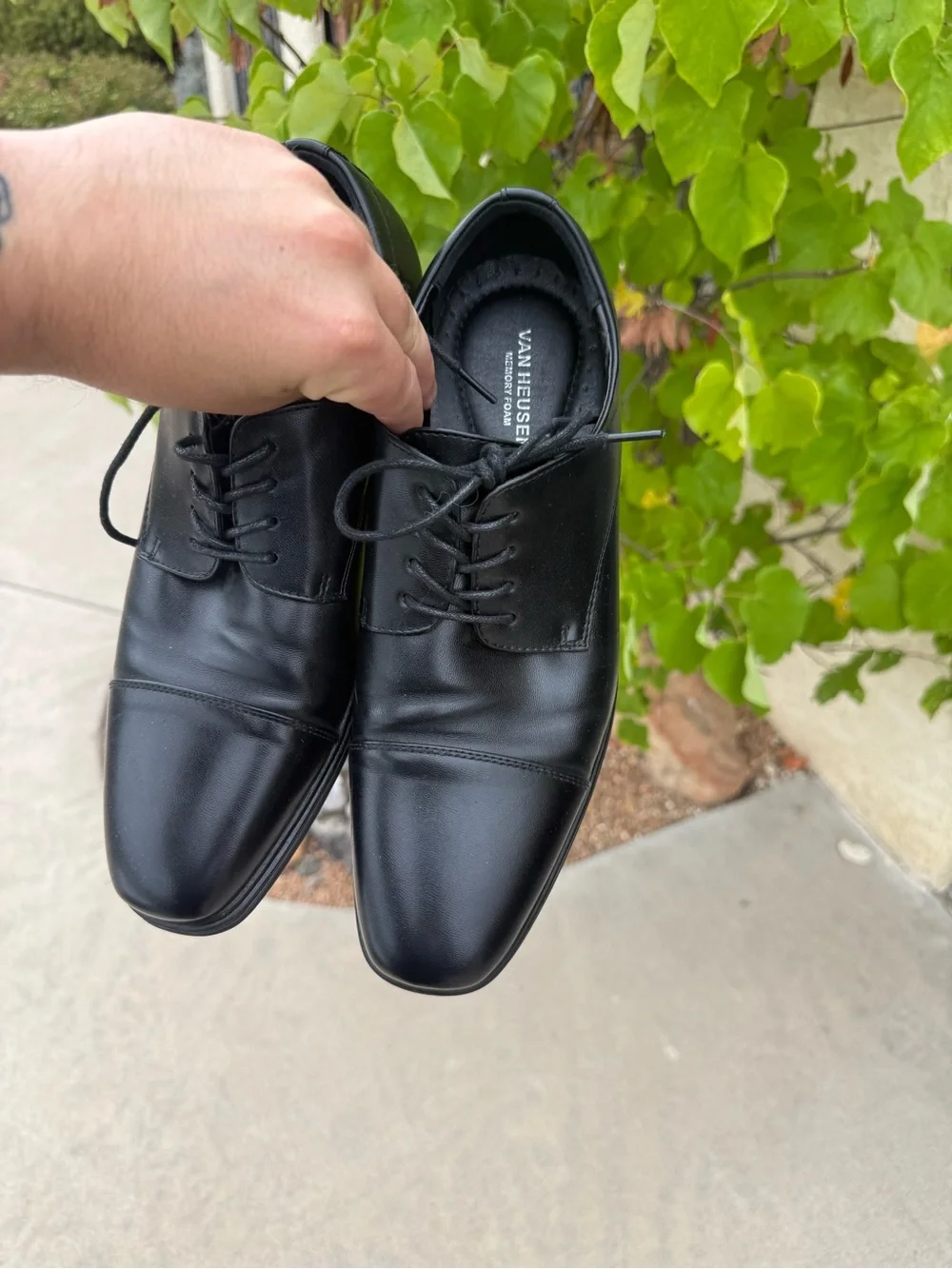 Van Heusen Black Men's Cap-Toe Derby Dress Shoes